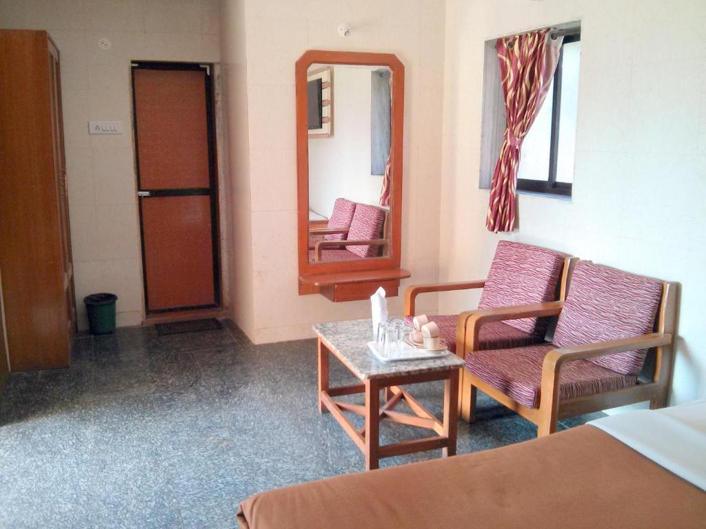 Pali Beach Resort Malad Номер фото