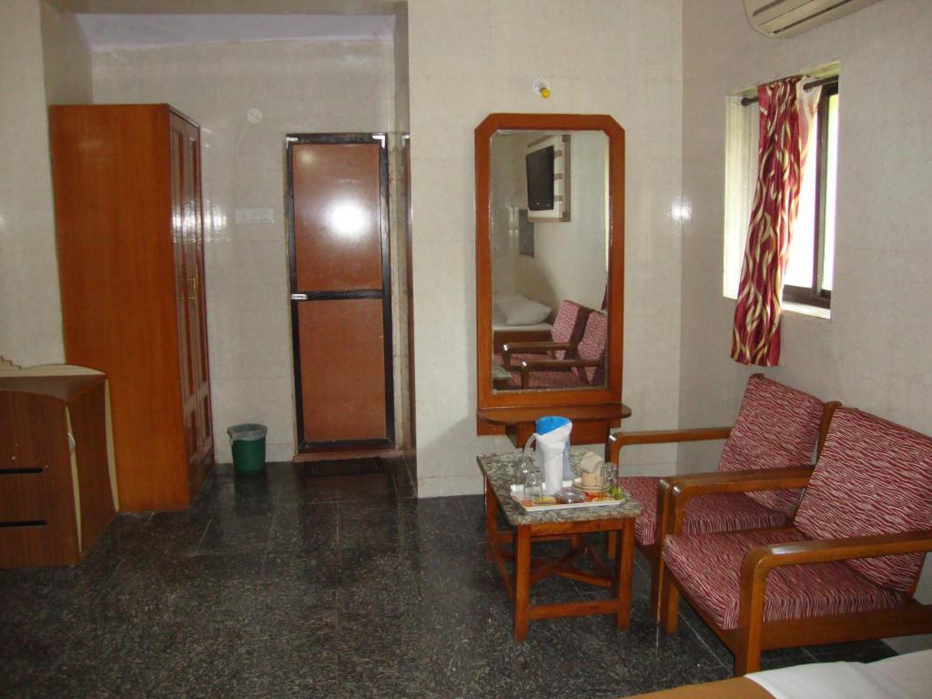 Pali Beach Resort Malad Номер фото